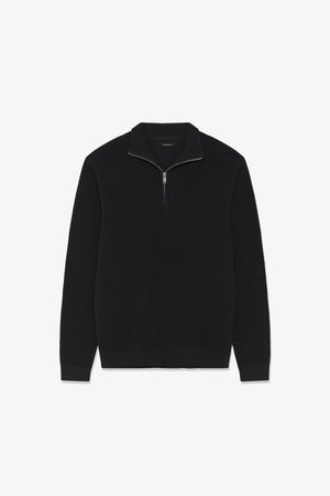 Černý svetr s polovičním zipem, vyrobený z texturované pleteniny, se stojáčkem, dlouhými rukávy a žebrovaným lemem.
