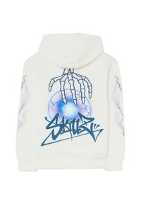 Felpa bianca con un design grafico che presenta una mano scheletrica sopra un orbe blu luminoso, circondata da motivi di fulmine e la scritta "SKILLZ" in blu.