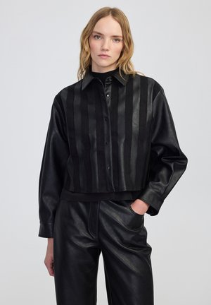 - Kurtka ze skóry ekologicznej