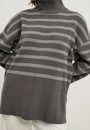 Stickad tröja - grey