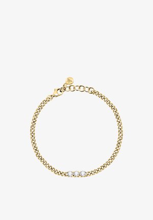 Bracciale in oro con tre gemstone trasparenti. Presenta una chiusura a moschettone e un piccolo tag con logo. Texture liscia, design classico.