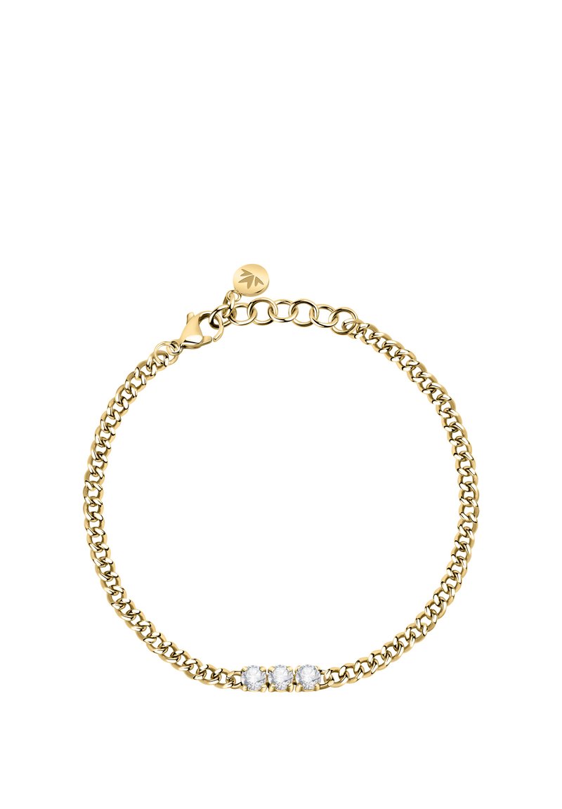 Bracciale in oro con tre gemstone trasparenti. Presenta una chiusura a moschettone e un piccolo tag con logo. Texture liscia, design classico.