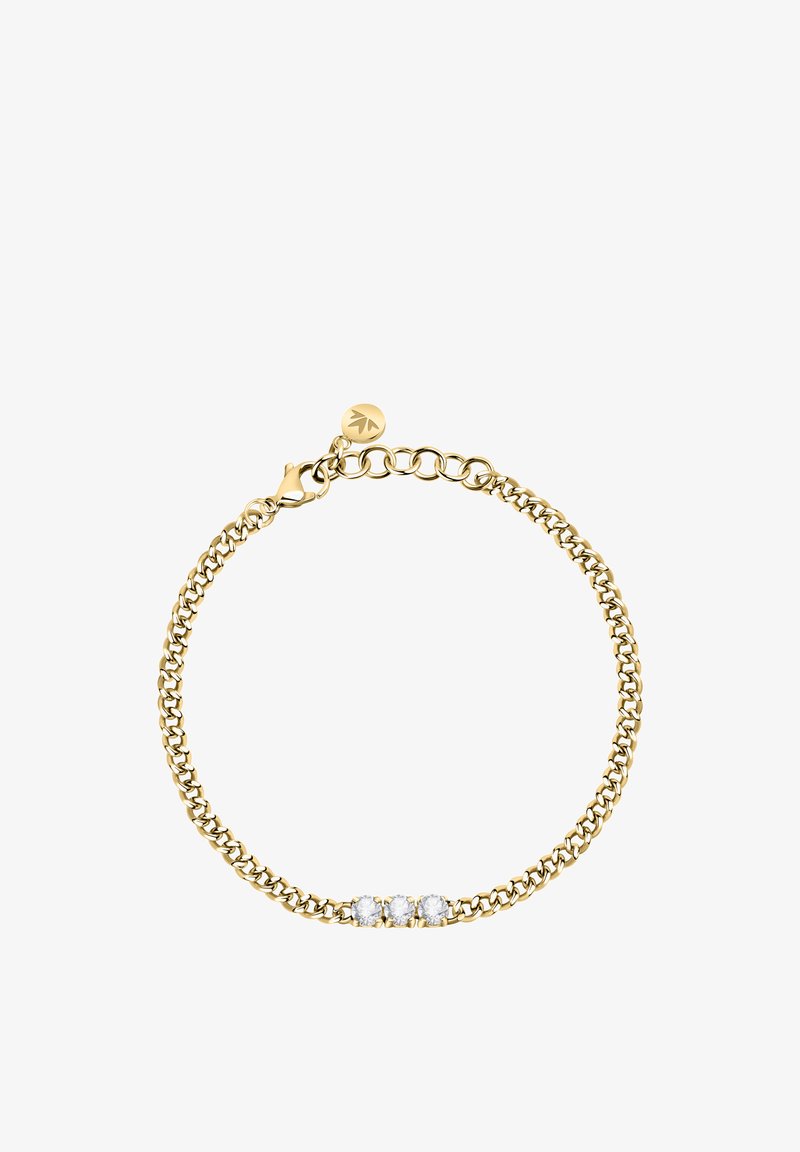 Bracciale in oro con tre gemstone trasparenti. Presenta una chiusura a moschettone e un piccolo tag con logo. Texture liscia, design classico.