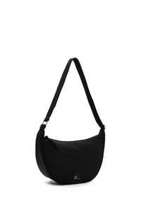 Czarna torebka na ramię wykonana z gładkiego syntetycznego materiału, o zaokrąglonym kształcie, z regulowanym paskiem i małym logo z przodu.