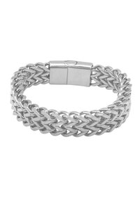 Bracciale in metallo intrecciato argentato con una chiusura liscia e piatta. Presenta un design testurizzato e intrecciato con una superficie lucida per una finitura brillante.