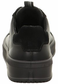 Baskets en cuir noir avec une finition lisse, bout rond et col rembourré. Elles possèdent une languette à l'arrière et une semelle en caoutchouc texturée.
