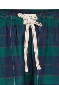 Katoenen pyjamashort met geruit patroon in donkerblauw en groen, voorzien van een wit trekkoord met rode stiksels en een label op de tailleband.