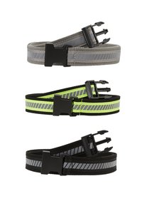 Trīs atstarojošās jostas: augšējā pelēka ar melnu aparatūru, vidējā melna ar spilgti zaļiem akcentiem, apakšējā melna ar pelēkiem svītru rakstiem.