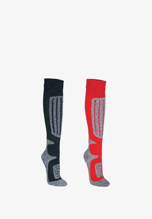 Par de calcetines deportivos hasta la rodilla, uno negro y gris, otro rojo y gris, cada uno con suela acolchada y diseño de rayas verticales en la espinilla.