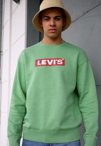 Levi's® GRAPHIC CREW - Camisola - boxtab peppermint