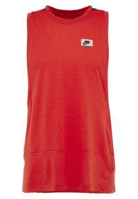 Rotes ärmelloses Sporttanktop mit kleinem schwarzen und weißen Nike-Logo auf der linken Brust, schlichtes Design und Rundhalsausschnitt.