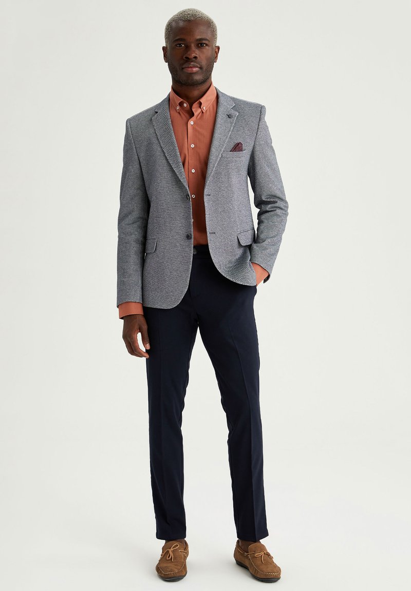 Herren Chinos | DeFacto REGULAR FIT Stoffhose navy/hellblau - EZ55607 Herren Chinos | DeFacto REGULAR FIT Stoffhose navy/hellblau - EZ55607