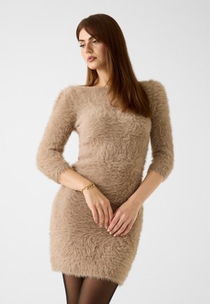 SWEATER - Etuikleid - hellbraun