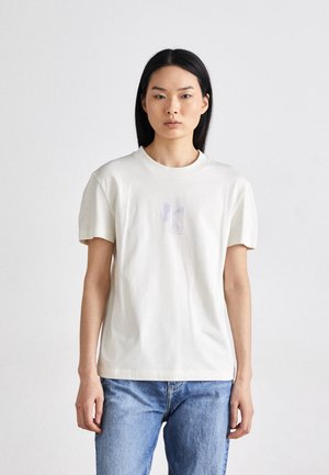 - T-shirt z nadrukiem