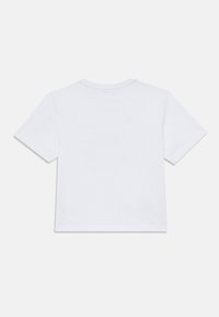 Bílý tričko s krátkým rukávem, vyrobené z bavlny. Design s kulatým výstřihem, hladký povrch a rovný lem. Bez viditelných log či vzorů.