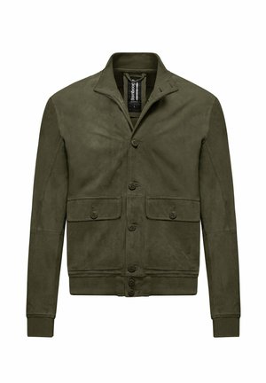 Giacca in camoscio verde oliva con chiusura frontale a bottoni, tasche con patta, polsini a coste e dettagli sul colletto, mostrata distesa su sfondo bianco.