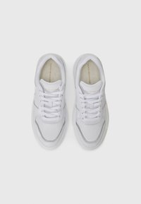Tommy Hilfiger SNEAKER - Tenisice - white