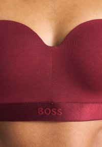 BOSS WIRELESS BEA - Push up -rintaliivit - medium red