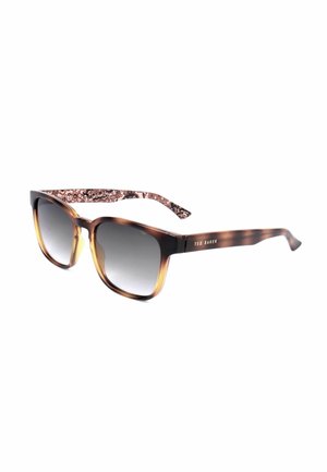 Occhiali da sole in tartaruga con lenti scure sfumate, montatura rettangolare e motivo floreale all'interno delle aste, con il marchio Ted Baker sul lato.