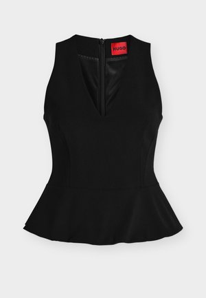 Μαύρο αμάνικο τοπ με πεπλούμ, V-λαιμόκοψη και φερμουάρ στην πλάτη, με κόκκινη ετικέτα HUGO στον λαιμό.