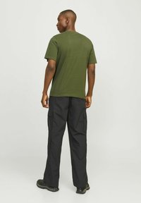 Jack & Jones LOGO RUNDHALS  - T-shirt print - cypress