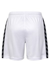 Witte sportshorts met een elastische tailleband, voorzien van zwarte diagonale strepen aan de zijkanten en een ademende stofstructuur.