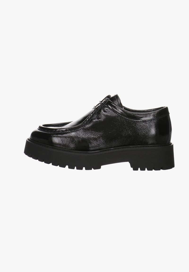 Schwarze Lederschuhe mit glänzender Oberfläche, runder Zehenpartie und dicker schwarzer Laufsohle mit Profil; Schnürung mit subtilen Nähdetails.