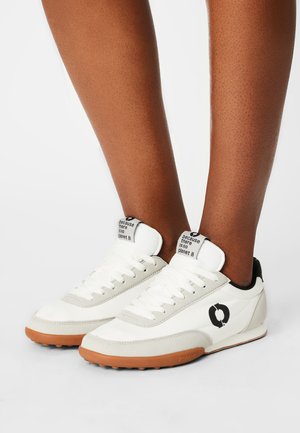 RIERA - Sneakers laag - off white