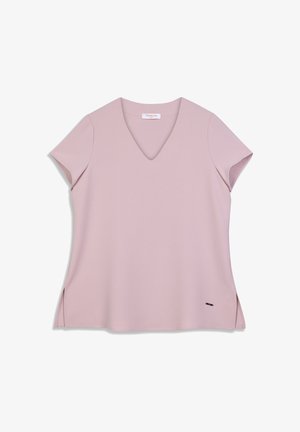 Svijetloružičasta kratka majica s V-izrezom, bočnim prorezima i suptilnim logotipom blizu ruba. Glatka, mekana tkanina s opuštenim krojem.