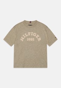 Tommy Hilfiger MONOTYPE 1985 ARCH TEE - T-shirts print - faded olive heather
