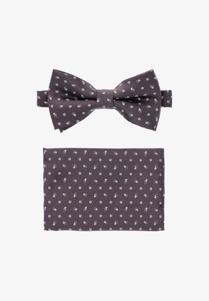 Zestaw muszki i chusteczki do kieszeni w ciemnoszarym materiale, z małym wzorem kwiatowym w jasnoniebieskim kolorze. Gładka tekstura z symetrycznym wzorem.