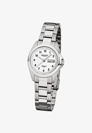 Montre-bracelet en métal argenté avec cadran blanc, chiffres noirs, affichage jour-date indiquant "SAM 22", et trois aiguilles indiquant 10:10:36.