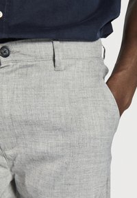 Redefined Rebel Pantaloni - mottled light grey