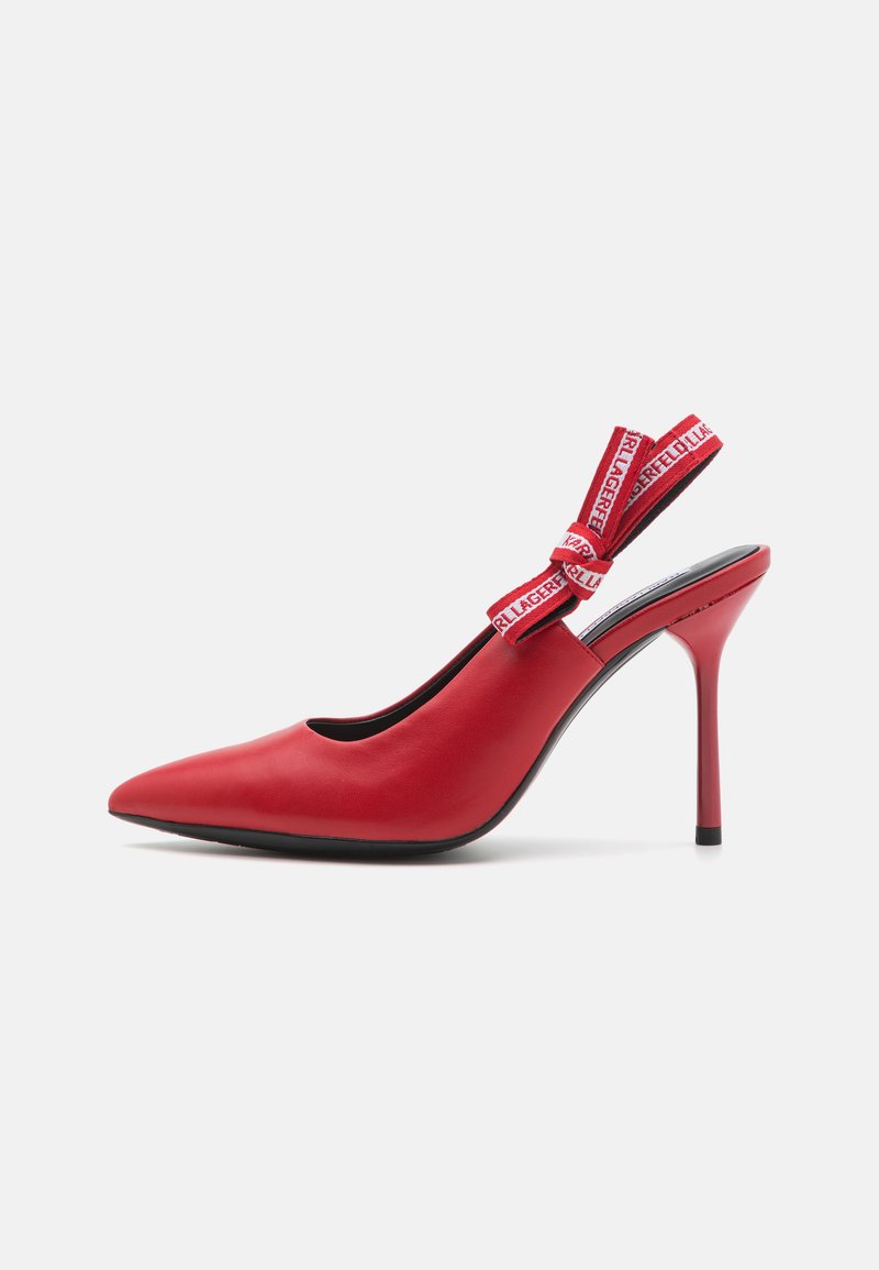 Raudoni oda slingback aukšti kulniukai su smailiu nosiu, su juostele ant kulkšnies ir plonu stiletto kulnu. Lygi tekstūra.