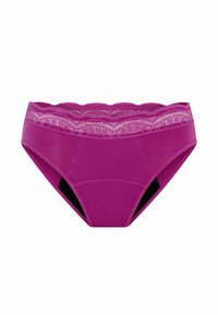 Sous-vêtements violets avec une taille en dentelle festonnée, tissu lisse, texture subtile et un design classique de slip avec des accents noirs.