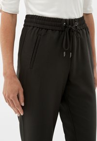 s.Oliver BLACK LABEL Pantalon de survêtement - true black
