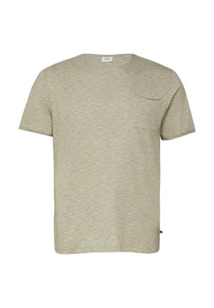 Jasnooliwkowa koszulka z krótkim rękawem i okrągłym dekoltem, z kieszonką na piersi i subtelną melanżową fakturą, przedstawiona na białym tle.