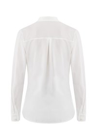 Camicia bianca a maniche lunghe con colletto a punta, caratterizzata da una piega sul retro, tessuto liscio e orlo arrotondato. Realizzata in tessuto leggero.