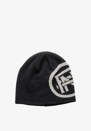 Zwarte gebreide muts met een groot wit logo ontwerp. Glad textuur met een snug fit en een ronde kroon.