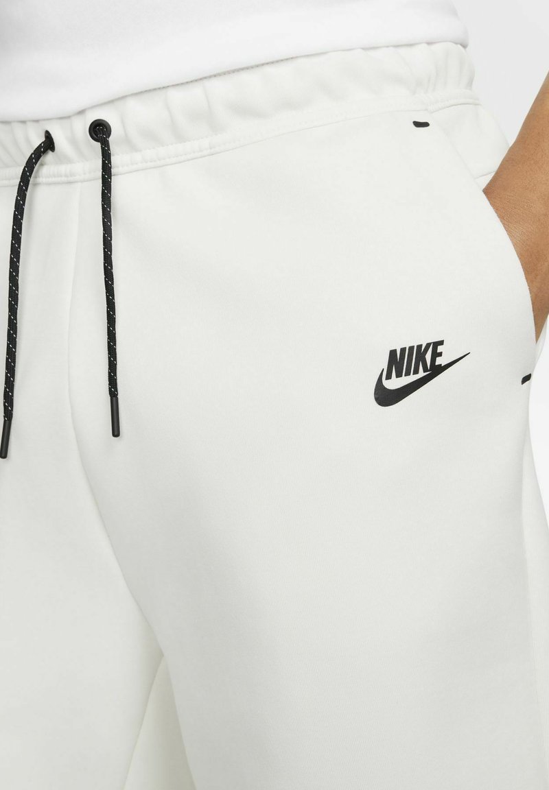 Nike Sportswear Shorts - off-white/black/offwhite - Zalando.de