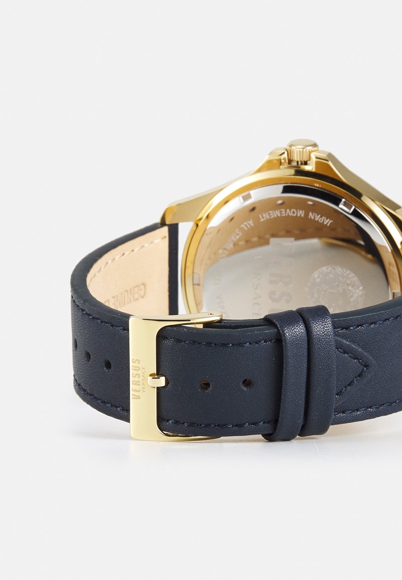 Herren Mützen, Hüte & Caps | Versus Versace VERSUS DTLA Uhr blue/gold-coloured/blau - PU47301 Herren Mützen, Hüte & Caps | Versus Versace VERSUS DTLA Uhr blue/gold-coloured/blau - PU47301