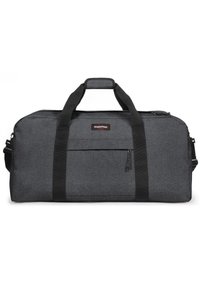 Bolsa de deporte de tela gris con dos asas superiores, una correa de hombro ajustable y un bolsillo frontal con cremallera. Diseño rectangular y sencillo.