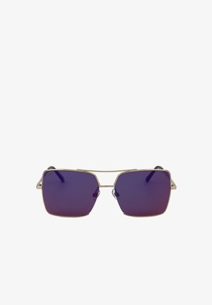 Occhiali da sole quadrati con lenti sfumate viola e sottili montature in metallo dorato con doppio ponte.