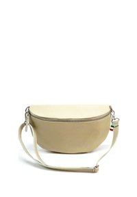 Beige leren schoudertas met een ronde vorm, ritssluiting en textuur. Voorzien van een afneembare band en een klein accent van de Italiaanse vlag.