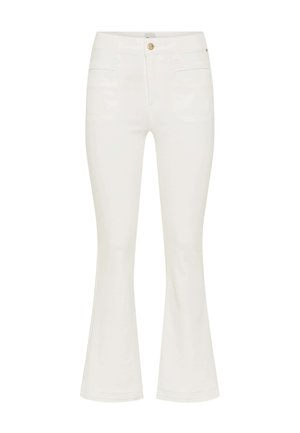 Witte skinny jeans met hoge taille en uitlopende pijpen, voorzakken en een gouden knoopsluiting aan de taille.