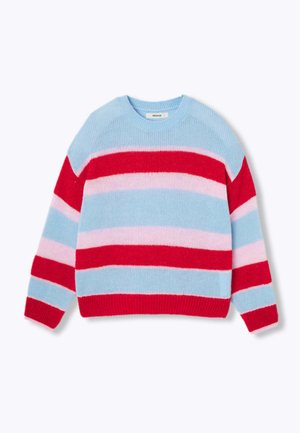 Pull en tricot avec des rayures horizontales rouges, roses et bleues. Encolure ronde, manches longues et poignets côtelés. Texture douce avec une coupe décontractée.