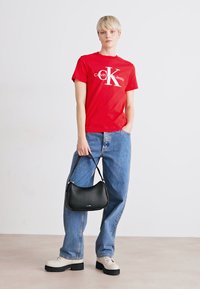 Calvin Klein REFINE SHOULDER BAG - Håndveske - black