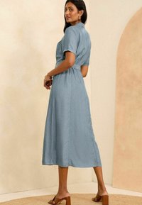 Love & Roses SHORT SLEEVE BELTED  REGULAR FIT - Džinsinė suknelė - blue