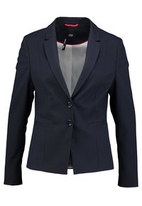 Marinblå blazer med skräddarsydd passform, tvåknäppning, slagkragar, framfickor och kontrasterande röd innerkrafter. Slät tygkvalitet.