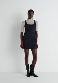 GAP STATEMENT UTILITY MINI - Obleka iz džinsa - black